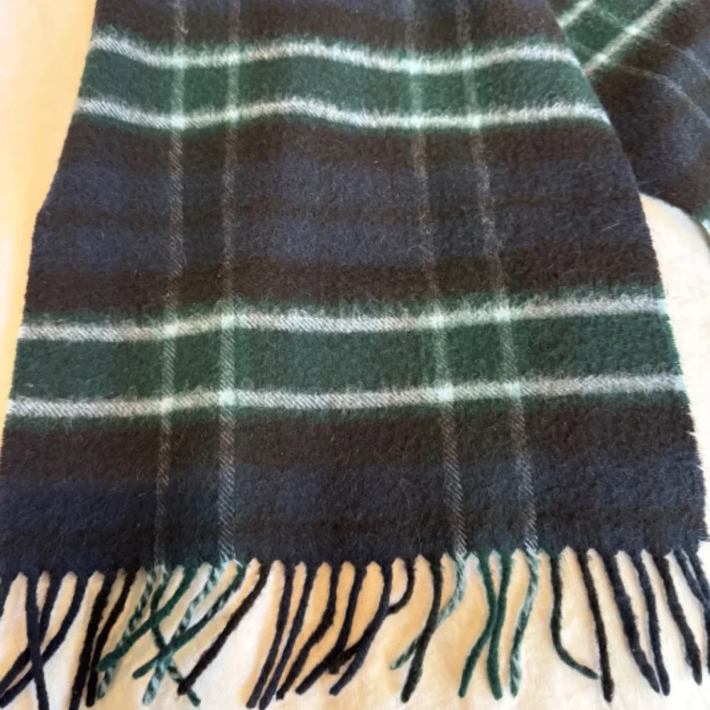 BURBERRY SCARF 100% AUTHENTIC - Picture 2 of 5